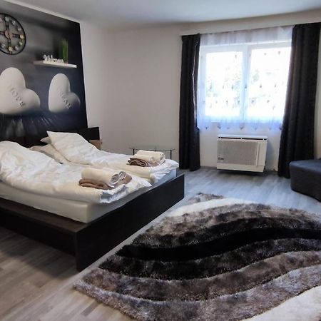 Freedom-Fehervar Apartman Szekesfehervar Bagian luar foto