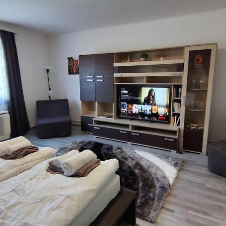 Freedom-Fehervar Apartman Szekesfehervar Bagian luar foto