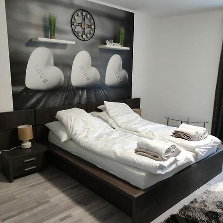 Freedom-Fehervar Apartman Szekesfehervar Bagian luar foto