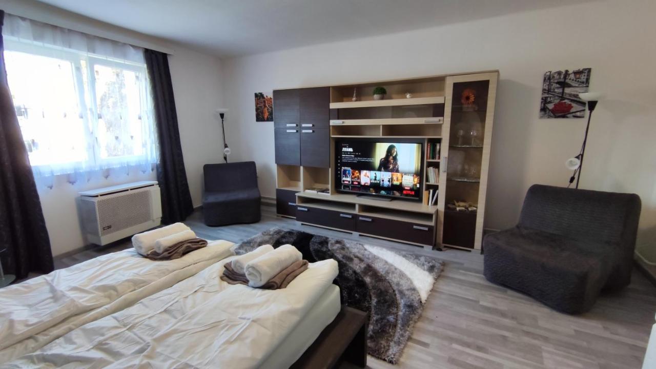 Freedom-Fehervar Apartman Szekesfehervar Bagian luar foto